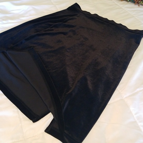 Velvet, Black Skirt - Picture 5 of 5